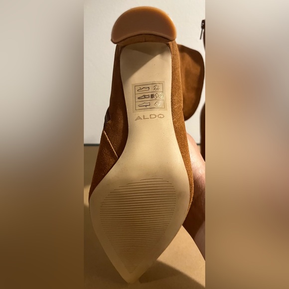 Suede ALDO ankle boots. U.S. size 8.5. Never worn, excellent condition!!! - Picture 3 of 7